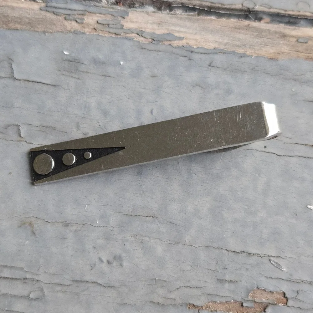 VTG Unbranded Tie Bar Silver Black Dots Mens OS Mid Century Modern‎ Atomic Style
